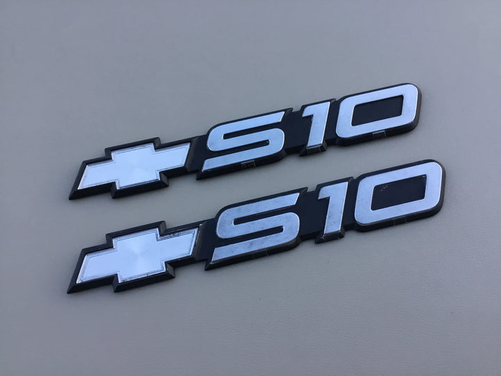 1994-2004 Chevrolet S10 Door Emblem Set