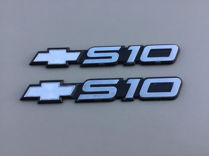1994-2004 Chevrolet S10 Door Emblem Set