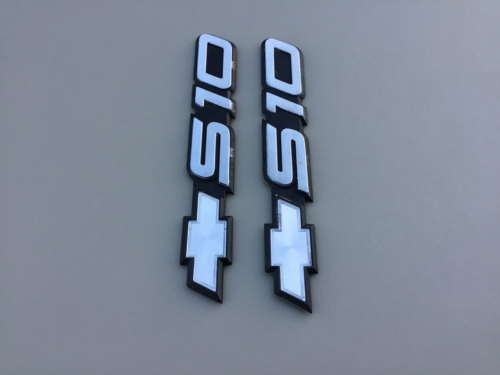 1994-2004 Chevrolet S10 Door Emblem Set