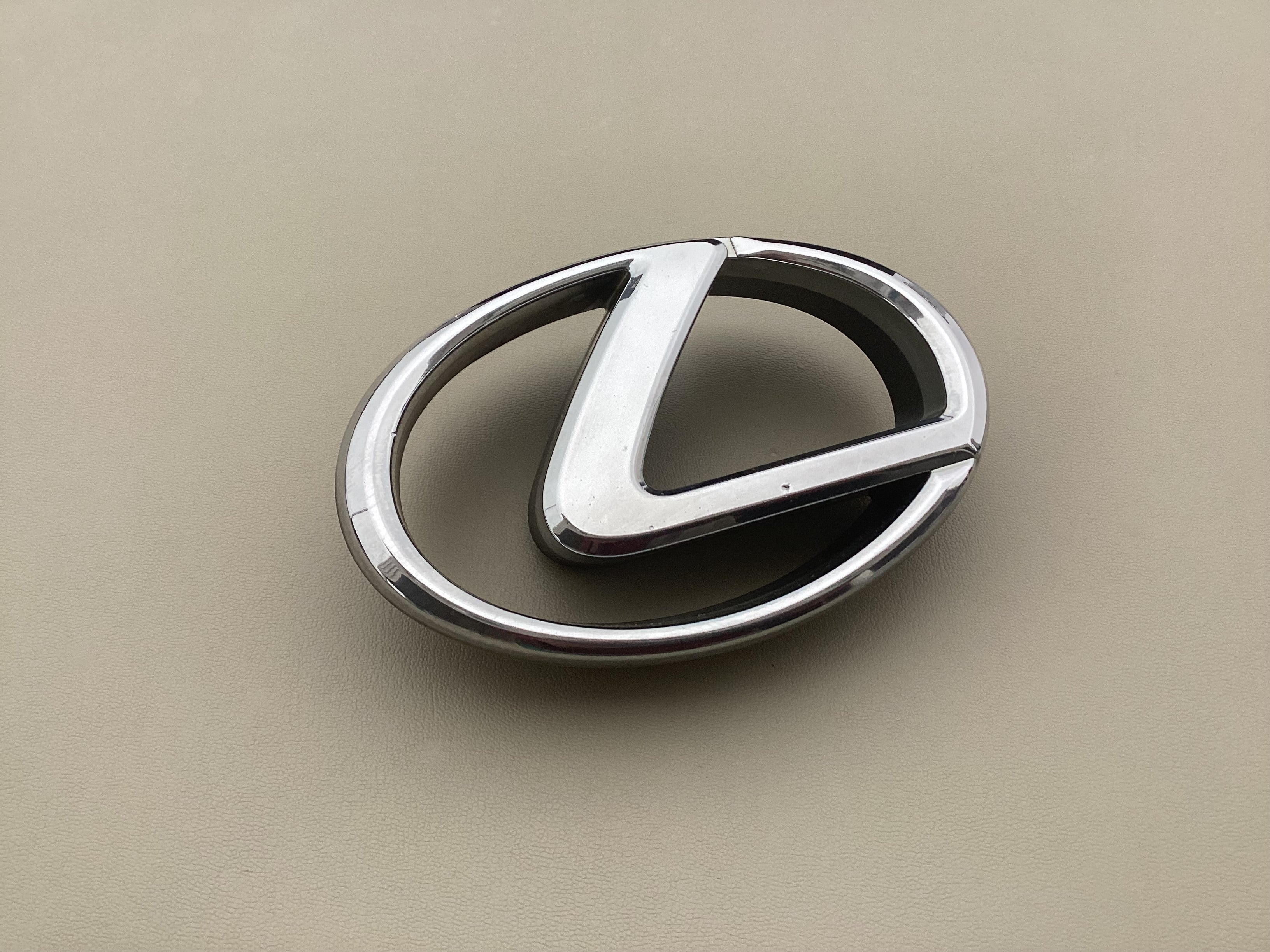 Ls430 Icon 2001-2006 Lexus LS430 Grille Emblem