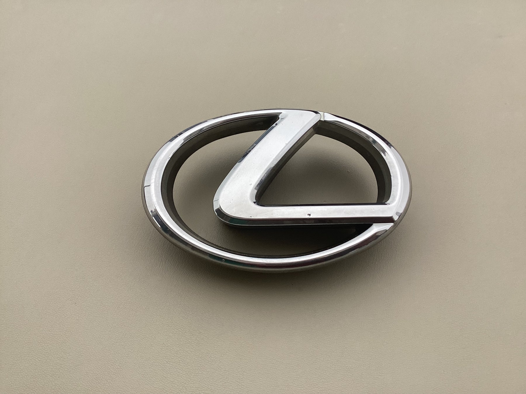 Ls430 Icon 2001-2006 Lexus LS430 Grille Emblem