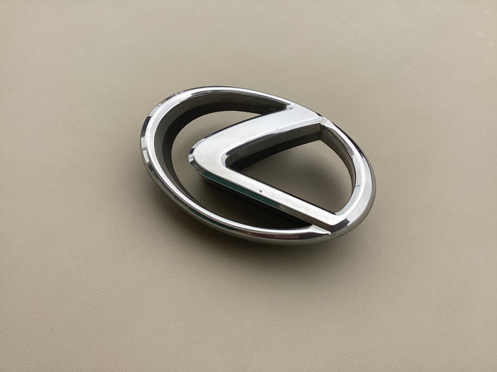 2001-2006 Lexus LS430 Grille Emblem