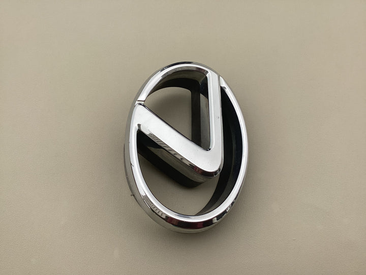 2001-2006 Lexus LS430 Grille Emblem