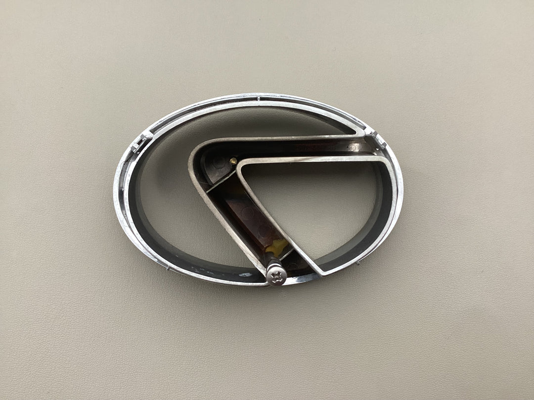 2001-2006 Lexus LS430 Grille Emblem