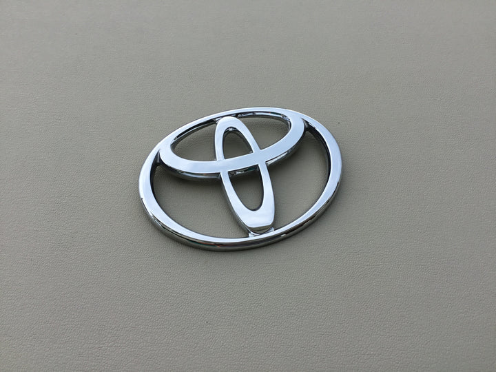 2000-2002 Toyota ECHO Front Hood Emblem