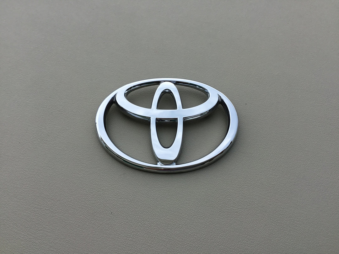 2000-2002 Toyota ECHO Front Hood Emblem