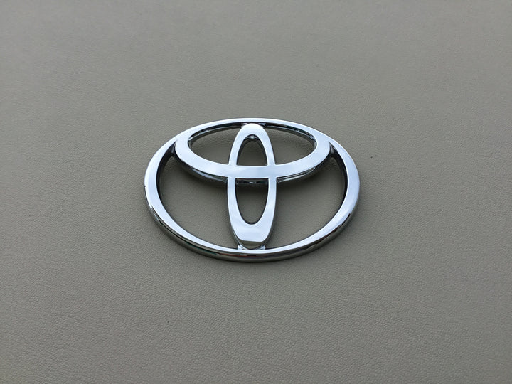 2000-2002 Toyota ECHO Front Hood Emblem