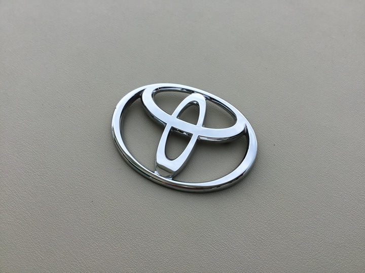 2000-2002 Toyota ECHO Front Hood Emblem