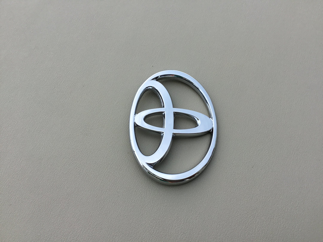 2000-2002 Toyota ECHO Front Hood Emblem