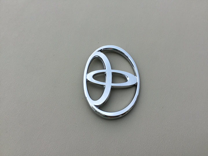 2000-2002 Toyota ECHO Front Hood Emblem
