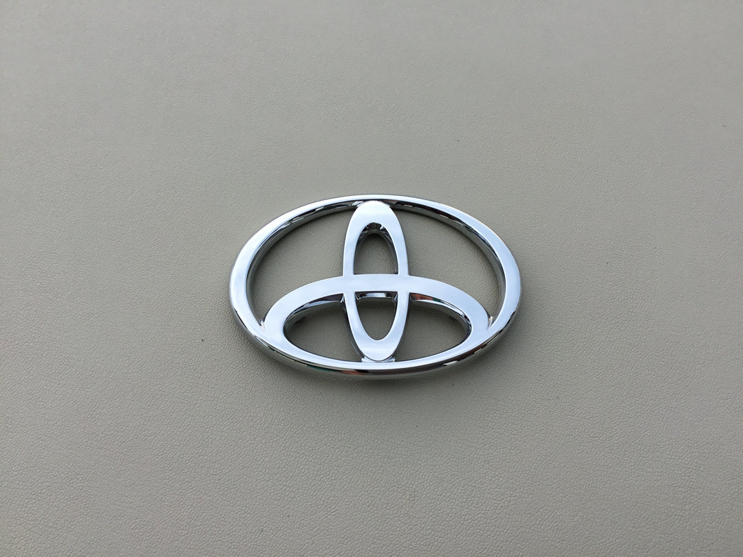 2000-2002 Toyota ECHO Front Hood Emblem