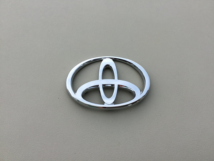 2000-2002 Toyota ECHO Front Hood Emblem