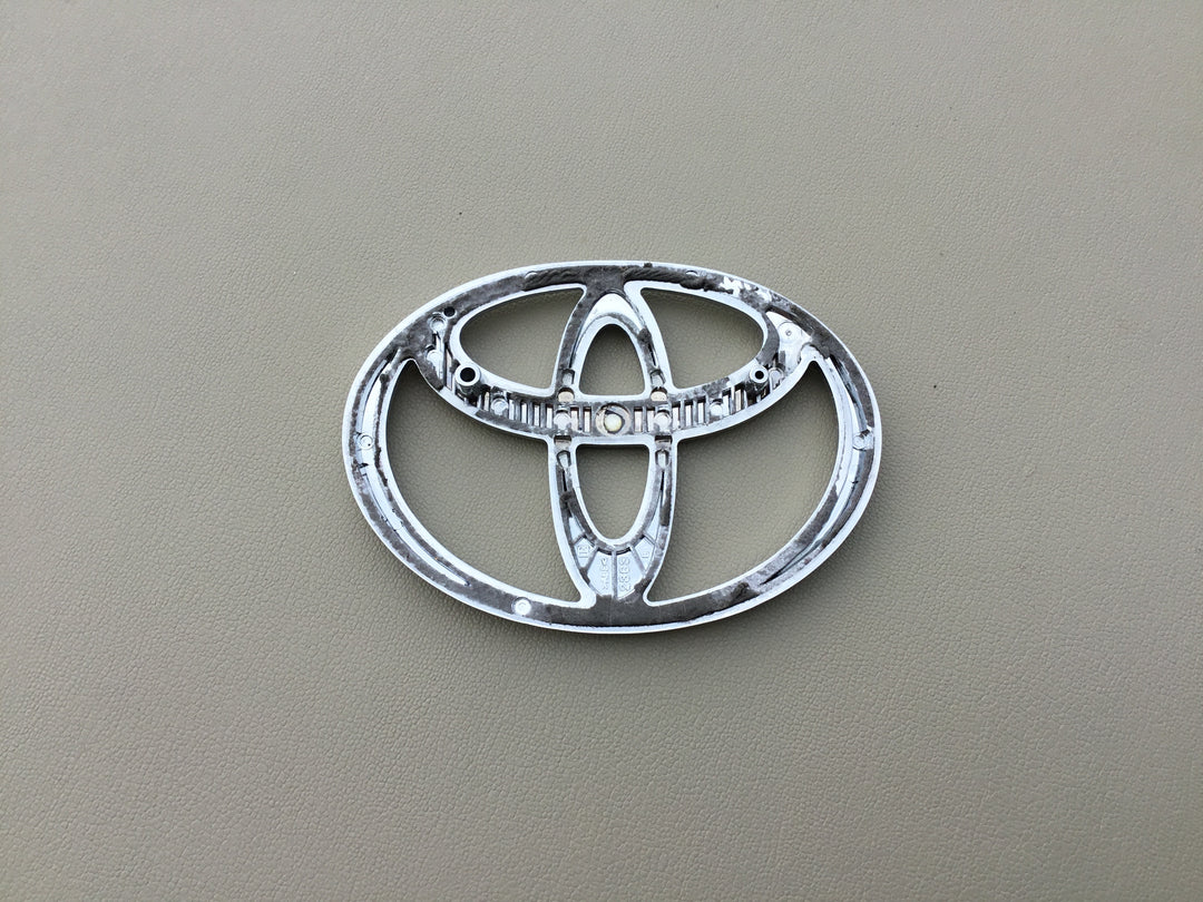 2000-2002 Toyota ECHO Front Hood Emblem