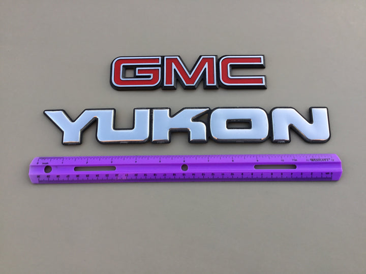 2000-2002 GMC Yukon Tailgate Emblem Set