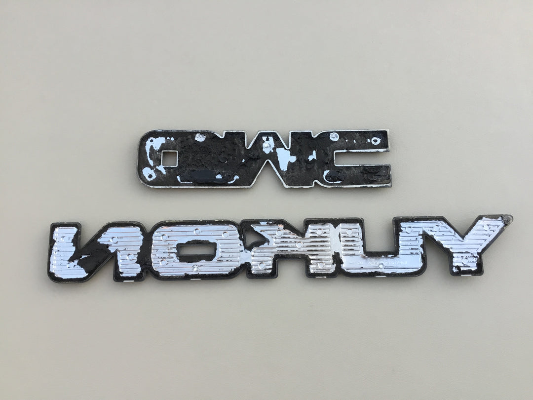 2000-2002 GMC Yukon Tailgate Emblem Set