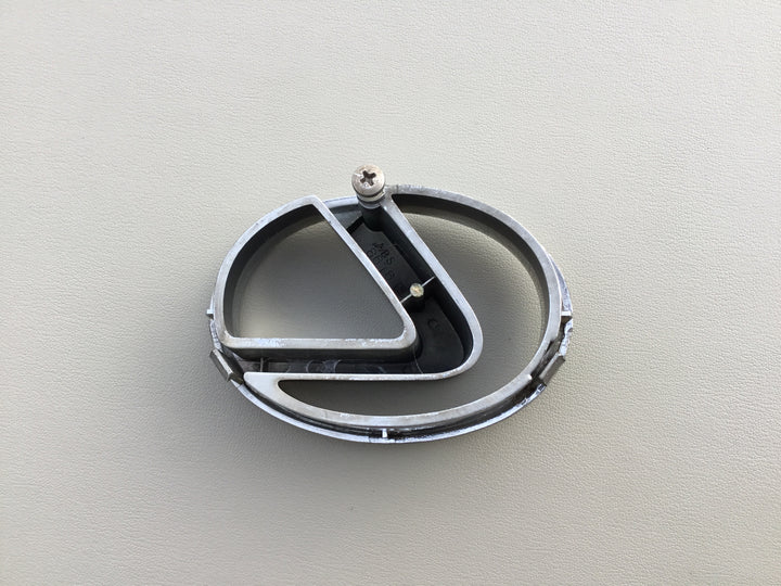 1998-2000 Lexus LS400 Grille Emblem