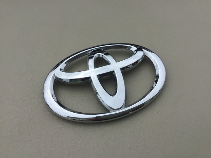 2005-2008 Toyota Avalon Grille Emblem