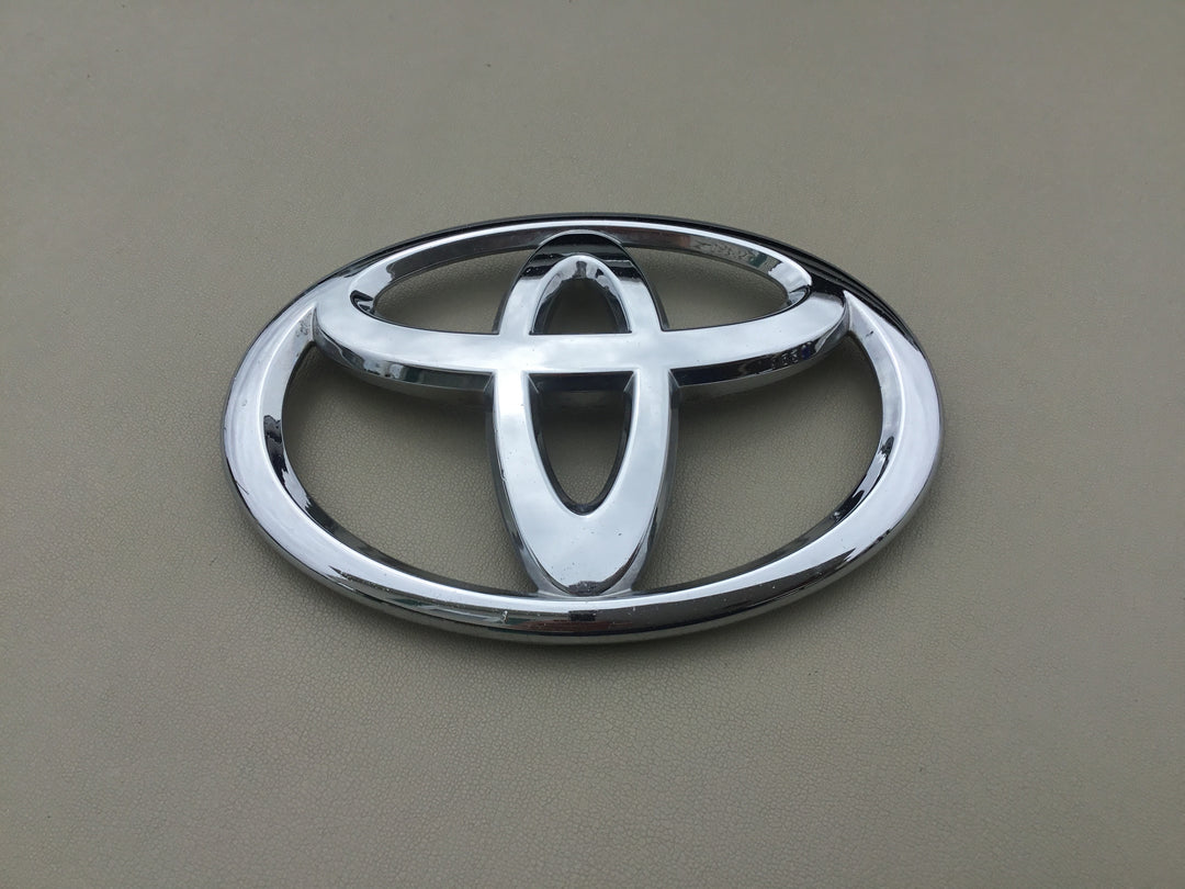 2005-2008 Toyota Avalon Grille Emblem