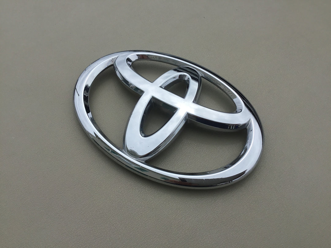 2005-2008 Toyota Avalon Grille Emblem