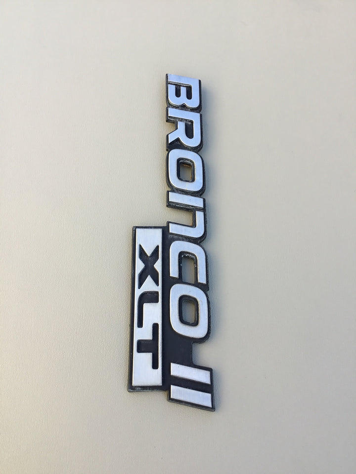 1989-1990 Ford Bronco II XLT Fender Emblem