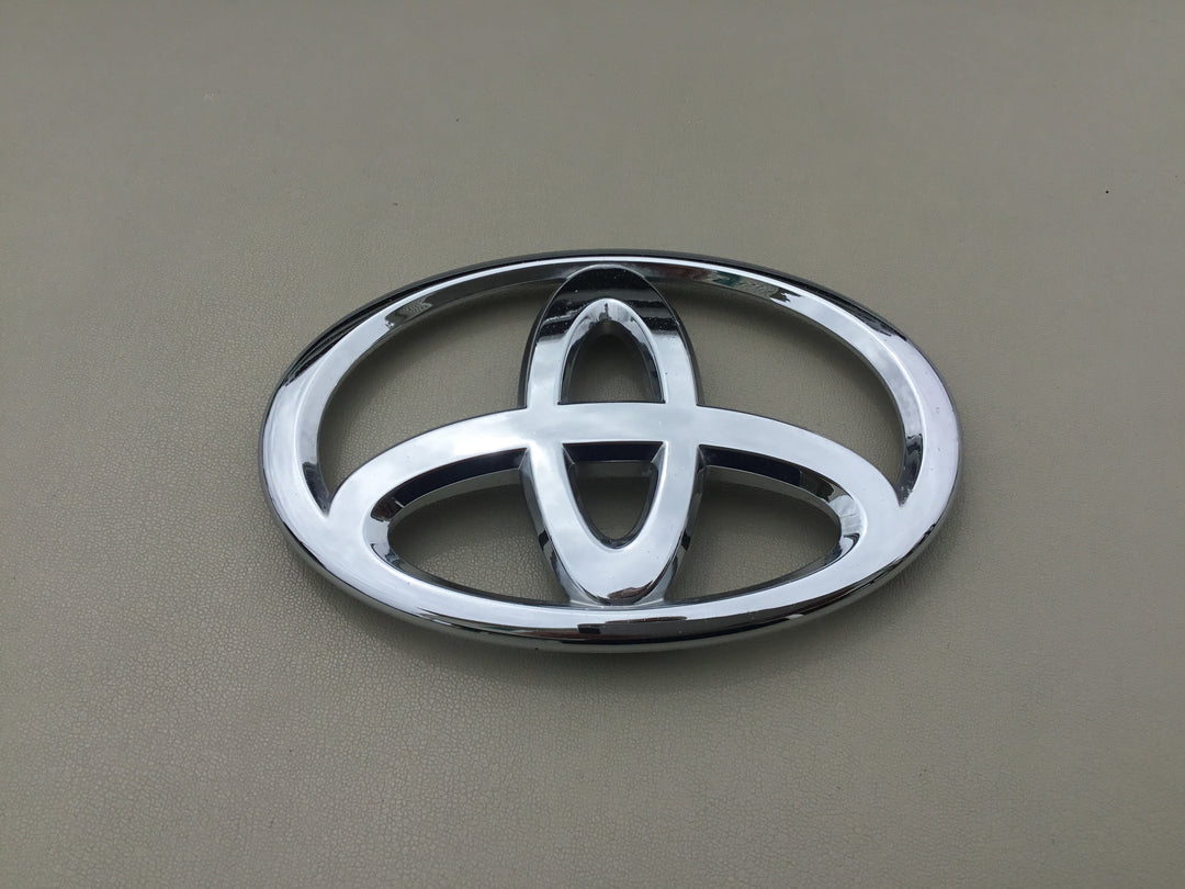 2005-2008 Toyota Avalon Grille Emblem