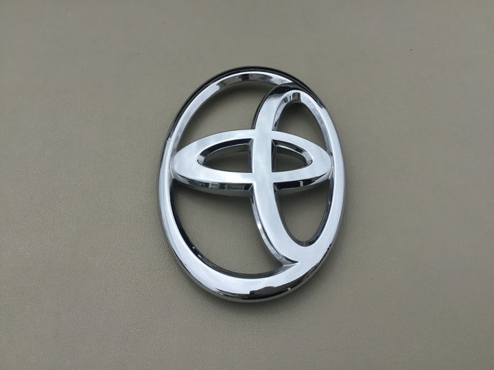 2005-2008 Toyota Avalon Grille Emblem