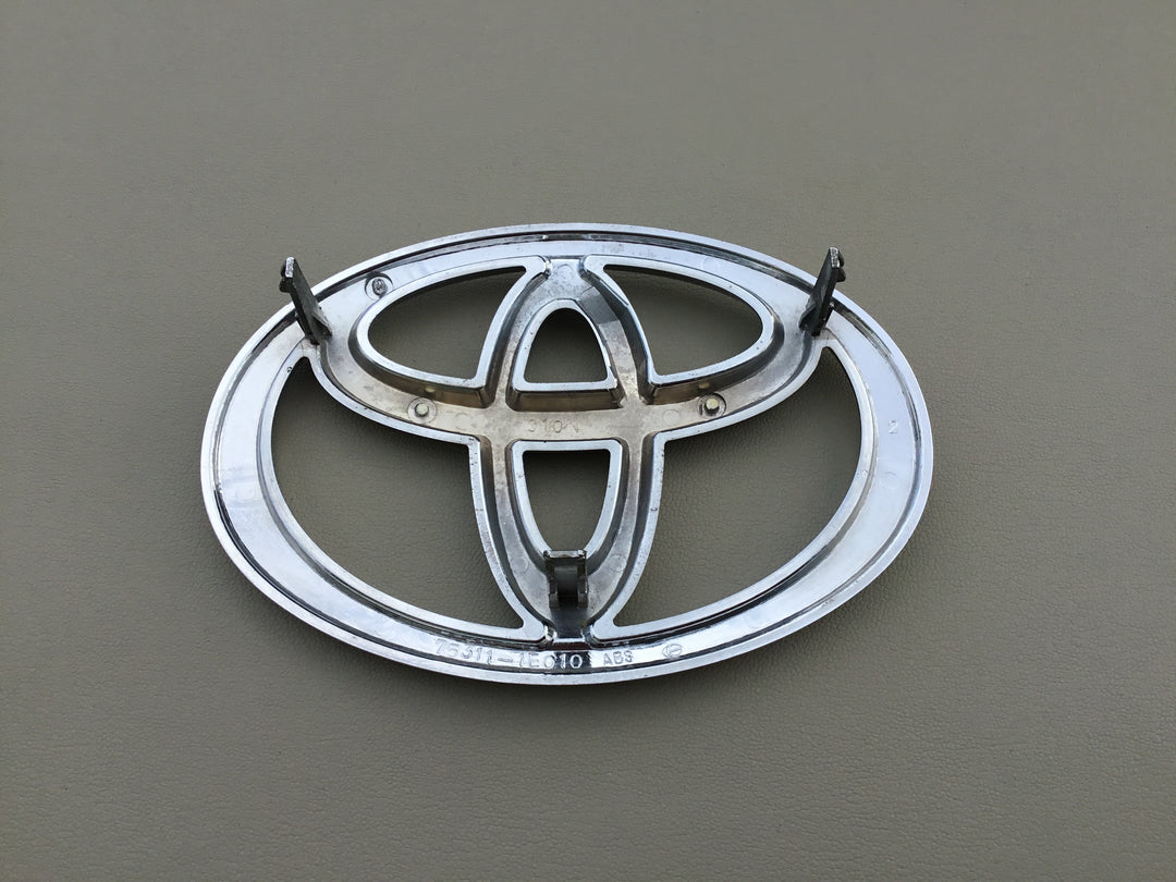 2001-2003 Toyota RAV4 Grille Emblem