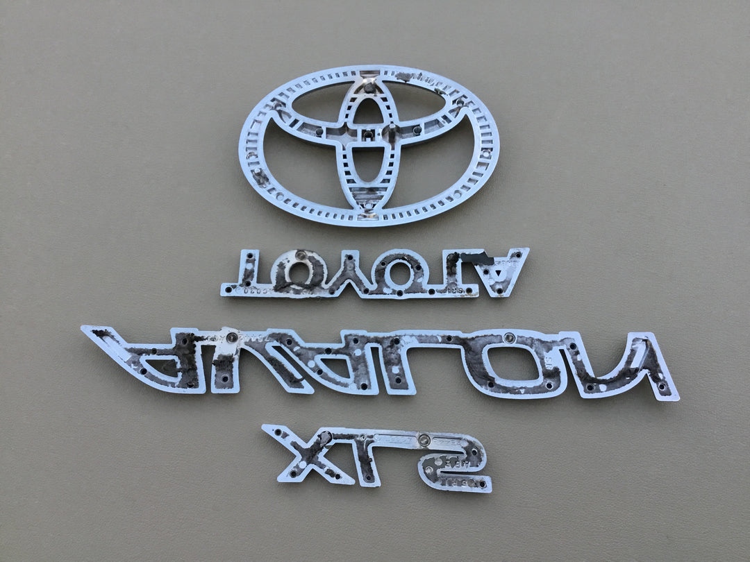 2001-2004 Toyota Avalon XLS Trunk Emblem Set
