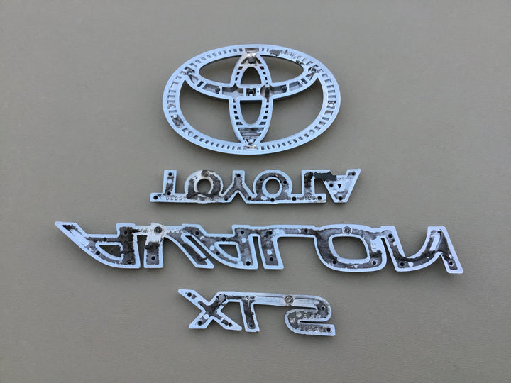 2001-2004 Toyota Avalon XLS Trunk Emblem Set