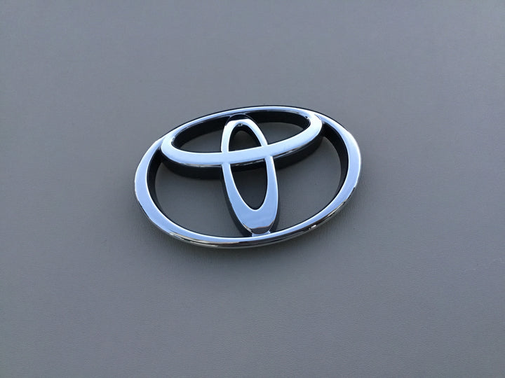 1993-1998 Toyota T100 Grille Emblem