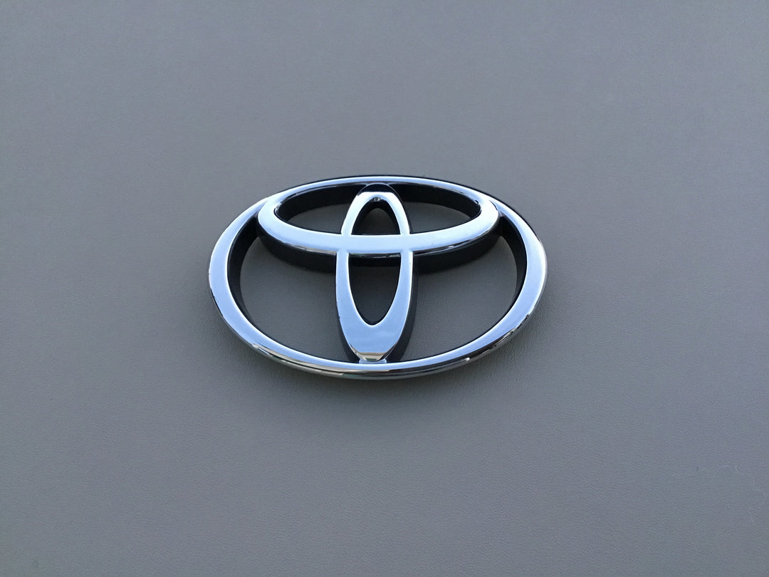 1993-1998 Toyota T100 Grille Emblem