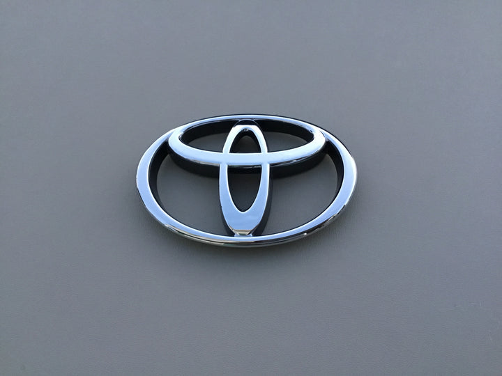 1993-1998 Toyota T100 Grille Emblem