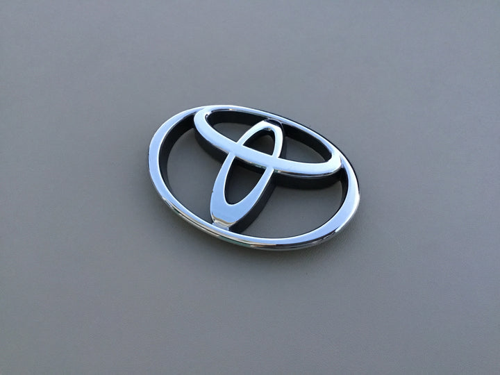 1993-1998 Toyota T100 Grille Emblem