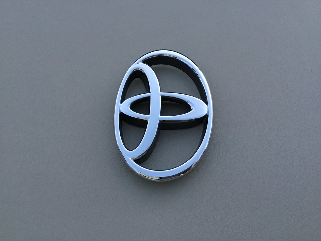1993-1998 Toyota T100 Grille Emblem