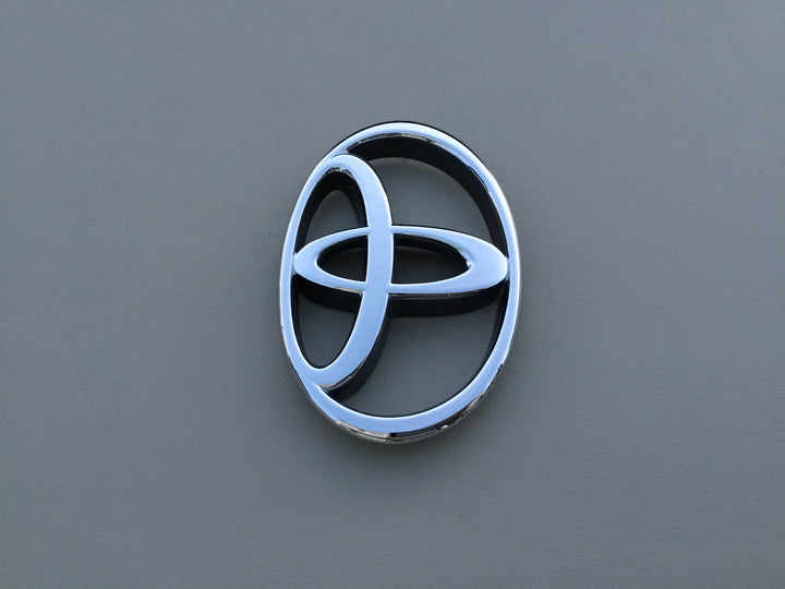 1993-1998 Toyota T100 Grille Emblem