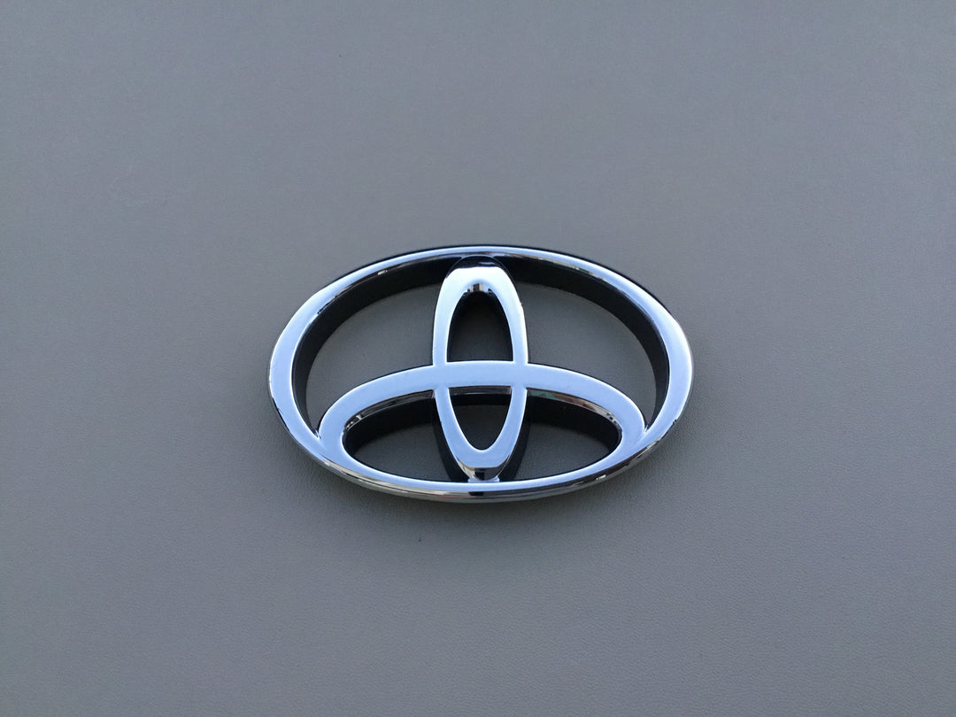 1993-1998 Toyota T100 Grille Emblem