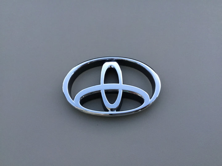 1993-1998 Toyota T100 Grille Emblem