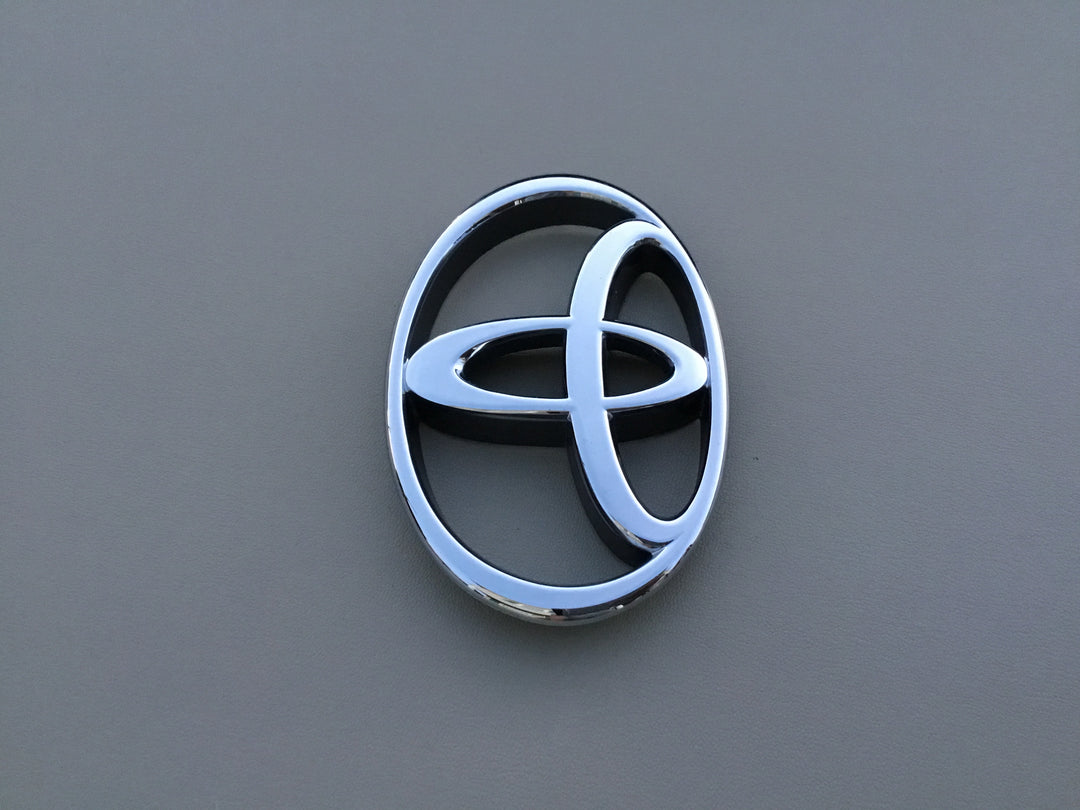 1993-1998 Toyota T100 Grille Emblem