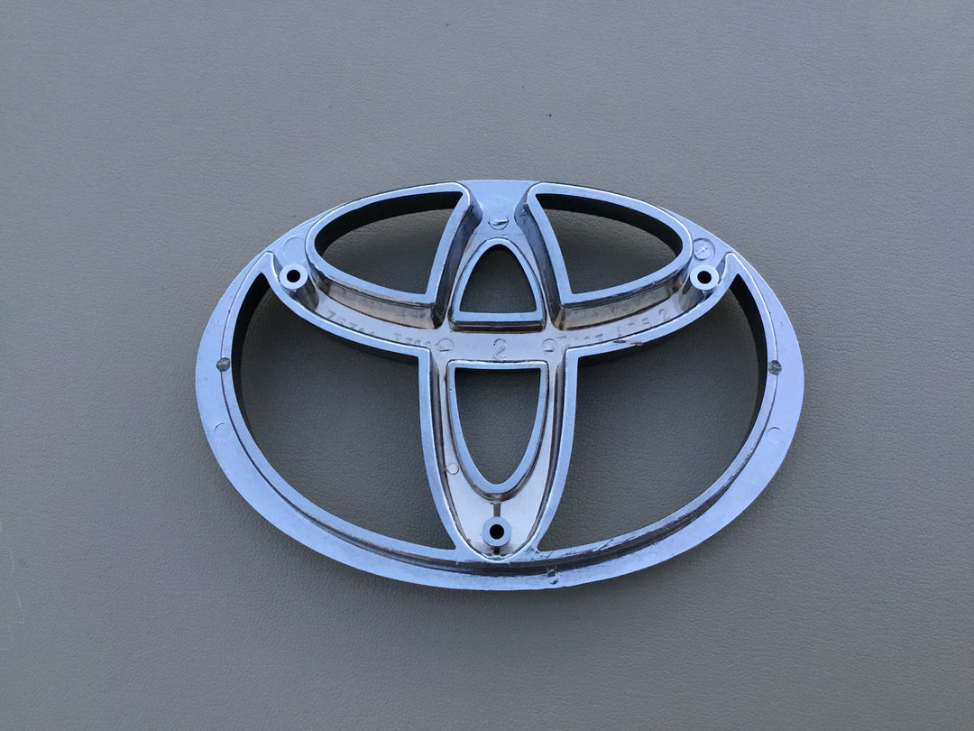 1993-1998 Toyota T100 Grille Emblem