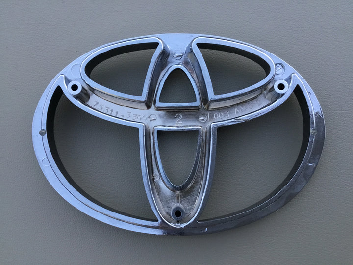 1993-1998 Toyota T100 Grille Emblem