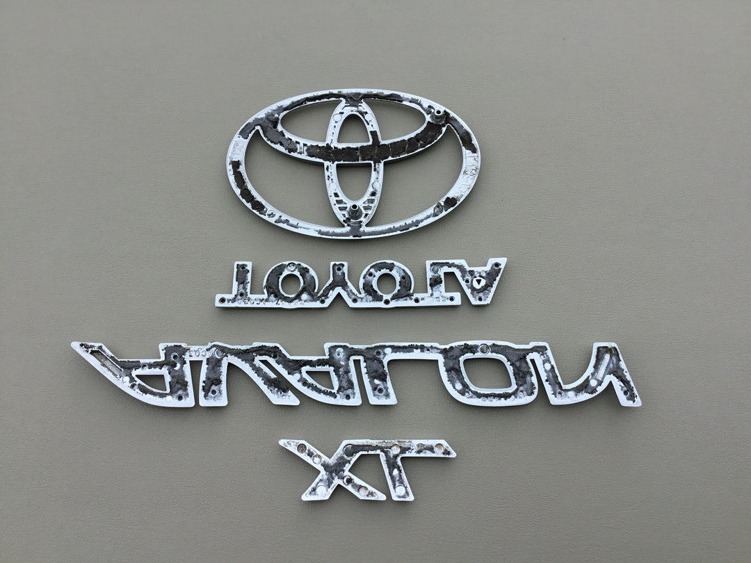 2001-2004 Toyota Avalon XL Trunk Emblem Set