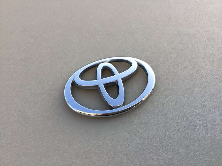 2000-2002 Toyota Celica Grille Emblem