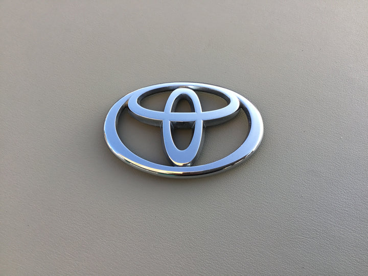 2000-2002 Toyota Celica Grille Emblem