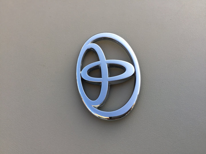 2000-2002 Toyota Celica Grille Emblem