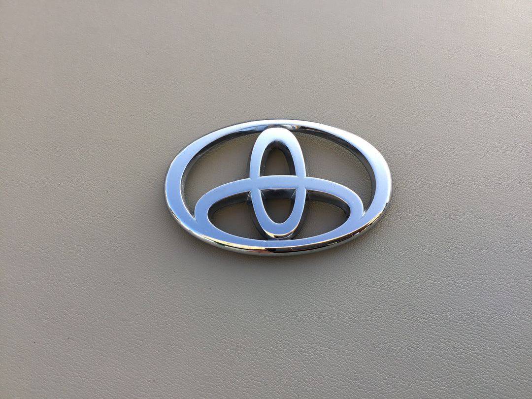 2000-2002 Toyota Celica Grille Emblem