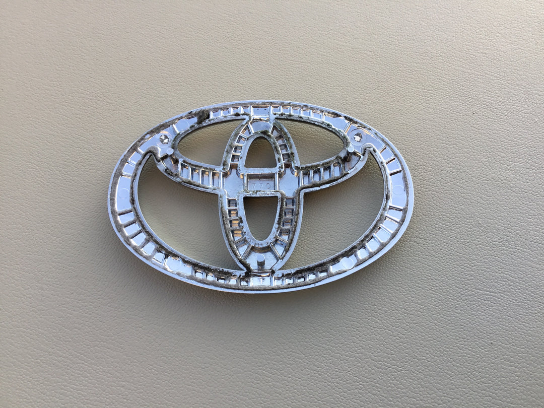 2000-2002 Toyota Celica Grille Emblem