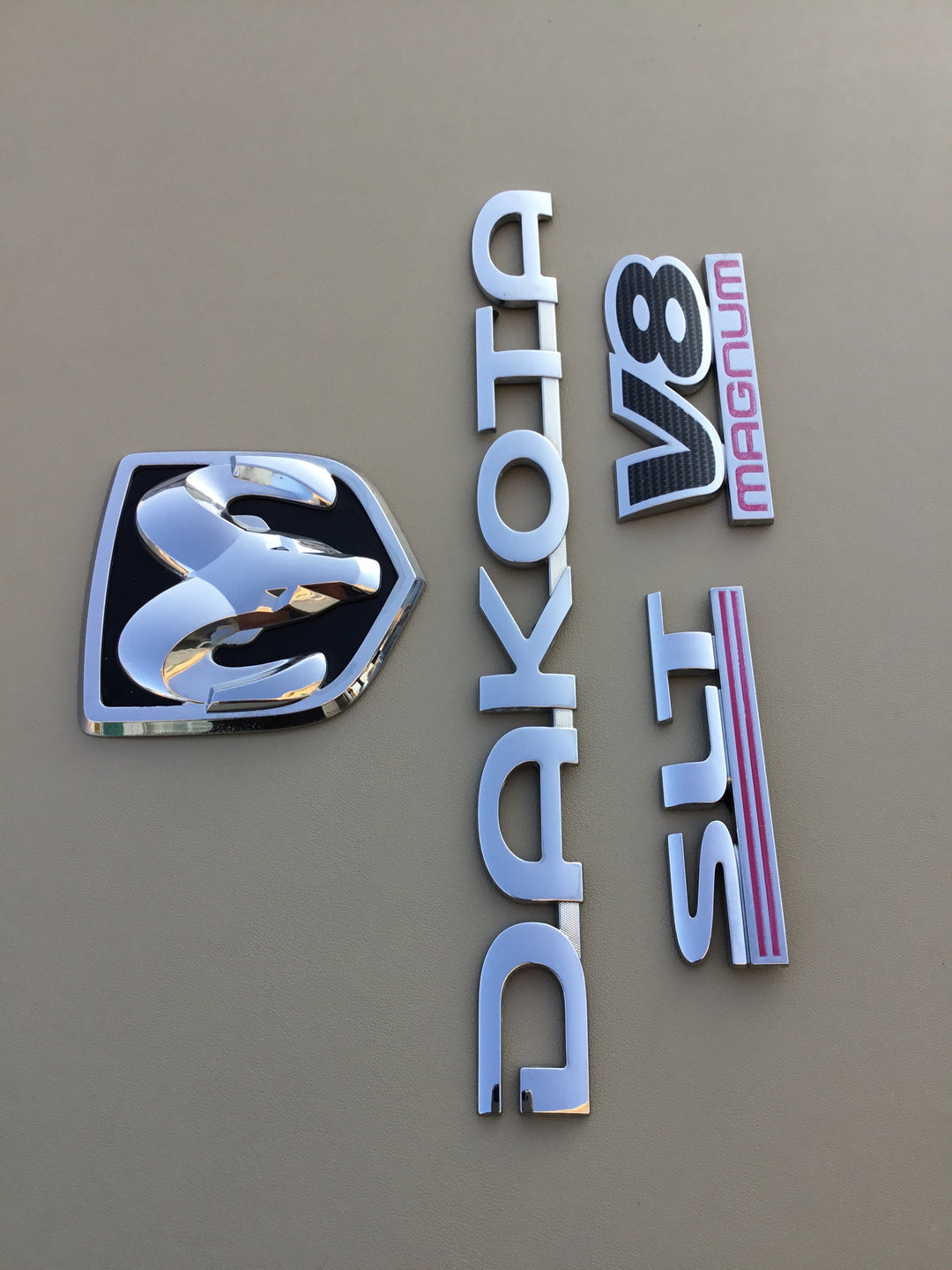 2005-2011 Dodge Dakota SLT V8 Magnum Tailgate Emblem Set