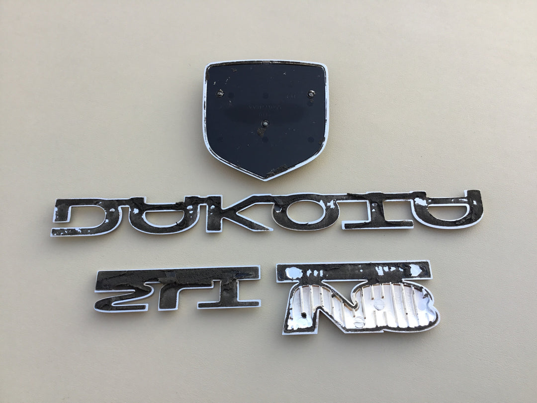 2005-2011 Dodge Dakota SLT V8 Magnum Tailgate Emblem Set