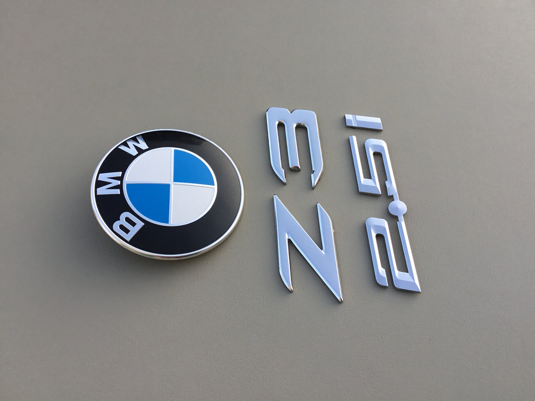 2000-2002 BMW Z3 2.5i Trunk Emblem Set