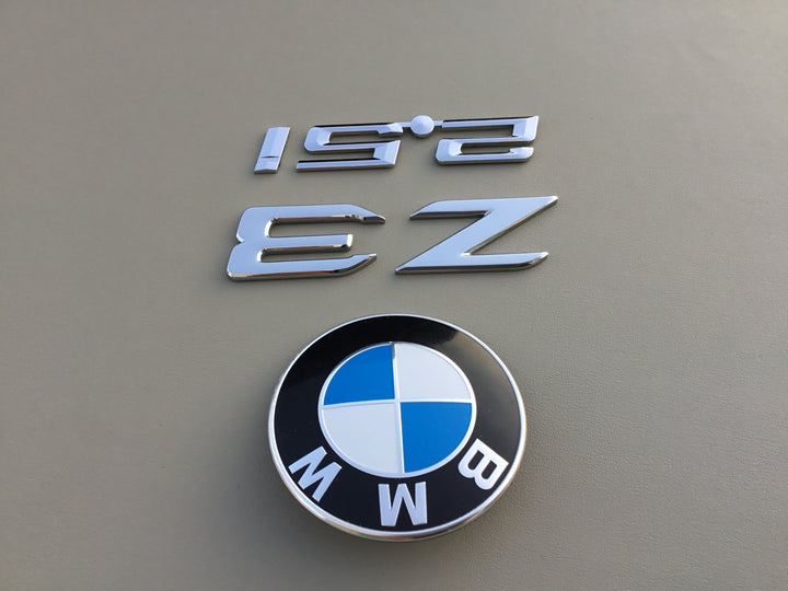 2000-2002 BMW Z3 2.5i Trunk Emblem Set